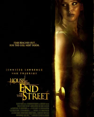 Póster de La casa al final de la calle